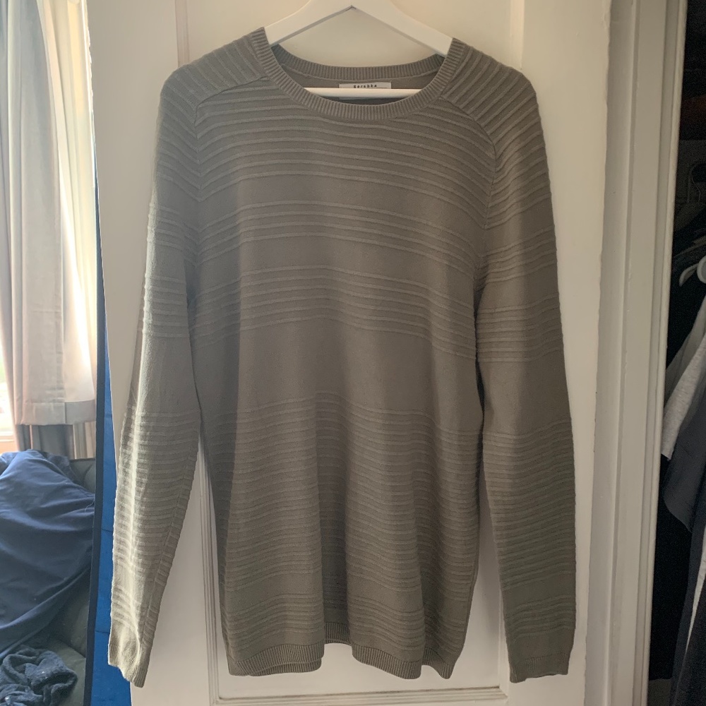 green long sleeve shirt